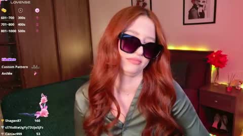 Snapshot of ellypeach chatting on 05.09.26 EllyPeach online show from 05.09.26