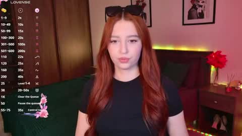Snapshot of ellypeach chatting on 05.11.26 EllyPeach online show from 05.11.26