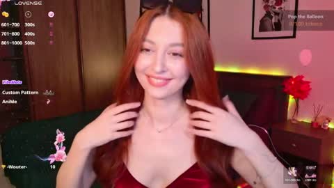 Snapshot of ellypeach chatting on 05.15.26 EllyPeach online show from 05.15.26