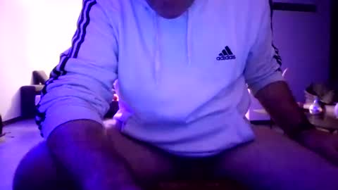 Snapshot of elmangoestuyo chatting on 10.27.25 elmangoestuyo online show from 10.27.25