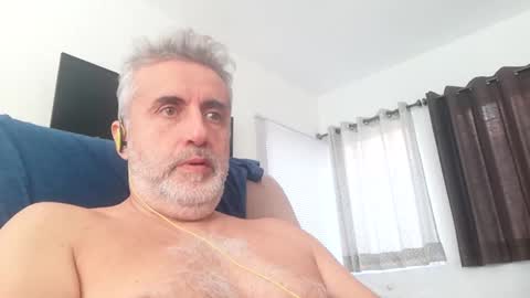 Snapshot of elmejorfvb2 chatting on 12.20.24 fer online show from 12.20.24