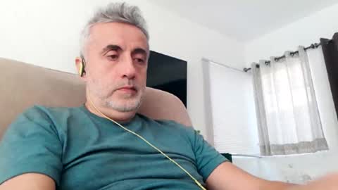 Snapshot of elmejorfvb2 chatting on 02.04.25 fer online show from 02.04.25