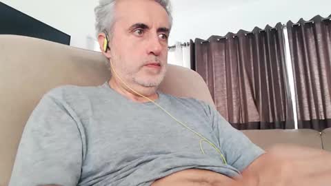 Snapshot of elmejorfvb2 chatting on 09.11.25 fer online show from 09.11.25