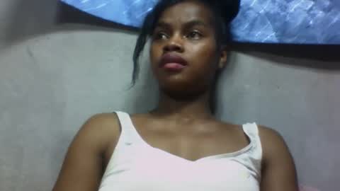Snapshot of elodie228680 chatting on 05.21.26 elodie228680 online show from 05.21.26