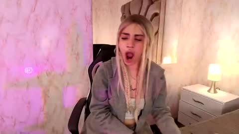 Elodie  online show from 04.10.26