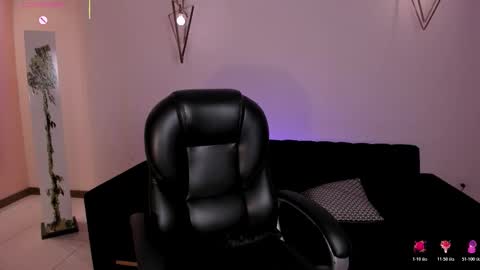 ELOISA OLIVERO online show from 11.25.25