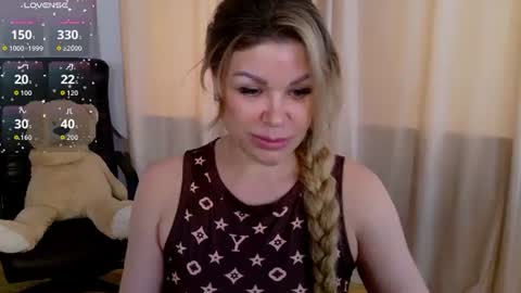 Snapshot of eloise_by chatting on 07.20.26 eloise_by online show from 07.20.26