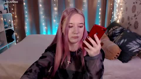 Snapshot of elovinora chatting on 12.14.24 Ela give me a thumbs up if you like it and this is important for the development of the account online show from 12.14.24