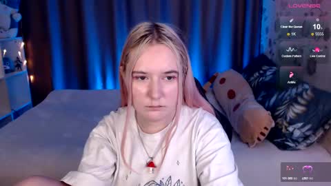 Snapshot of elovinora chatting on 12.29.24 Ela give me a thumbs up if you like it and this is important for the development of the account online show from 12.29.24