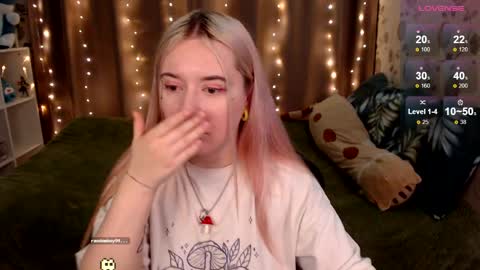 Snapshot of elovinora chatting on 01.03.25 Ela give me a thumbs up if you like it and this is important for the development of the account online show from 01.03.25