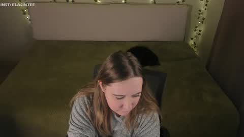 Snapshot of elovinora chatting on 02.05.26 Ela give me a thumbs up if you like it and this is important for the development of the account online show from 02.05.26