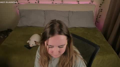 Snapshot of elovinora chatting on 02.24.26 Ela give me a thumbs up if you like it and this is important for the development of the account online show from 02.24.26