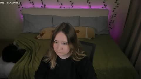 Snapshot of elovinora chatting on 02.25.26 Ela give me a thumbs up if you like it and this is important for the development of the account online show from 02.25.26