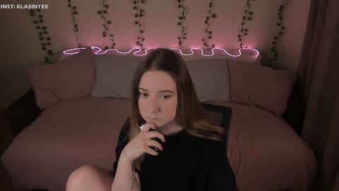 Snapshot of elovinora chatting on 03.21.26 Ela give me a thumbs up if you like it and this is important for the development of the account online show from 03.21.26