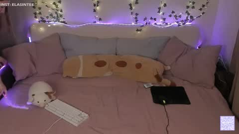 Snapshot of elovinora chatting on 03.25.26 Ela give me a thumbs up if you like it and this is important for the development of the account online show from 03.25.26