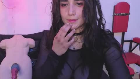 elowen_halley1 online show from 12.16.25