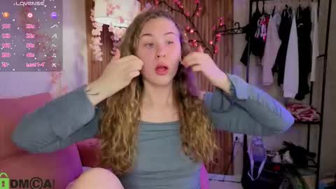 Snapshot of elsie_cutties chatting on 11.13.25 Elsie online show from 11.13.25