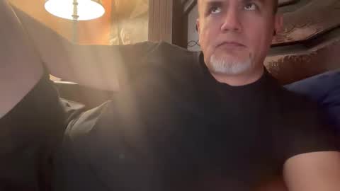 Snapshot of elvecinoequipadon chatting on 05.18.26 Petrhus Rockpic online show from 05.18.26