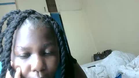 Snapshot of elvier_pretty chatting on 10.18.25 flo online show from 10.18.25