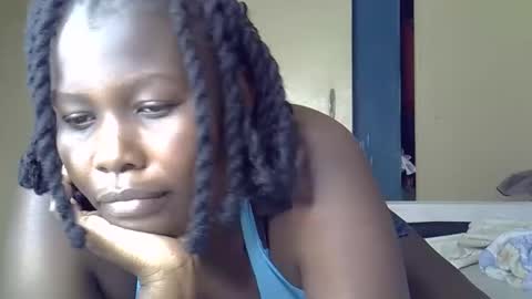 Snapshot of elvier_pretty chatting on 10.21.25 flo online show from 10.21.25