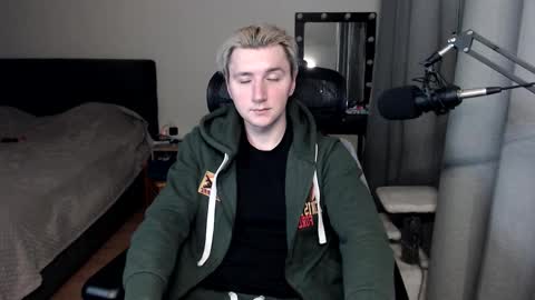 Snapshot of elvin_vaenight chatting on 10.21.25 Elvin Vaenight online show from 10.21.25