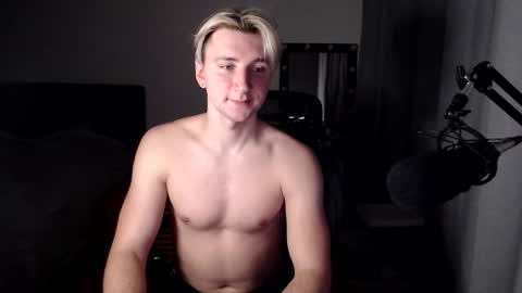 Snapshot of elvin_vaenight chatting on 11.01.25 Elvin Vaenight online show from 11.01.25