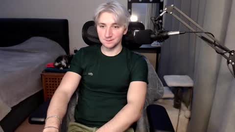 Snapshot of elvin_vaenight chatting on 11.11.25 Elvin Vaenight online show from 11.11.25