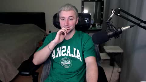 Snapshot of elvin_vaenight chatting on 11.13.25 Elvin Vaenight online show from 11.13.25