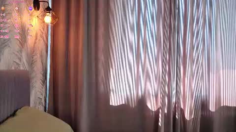 Snapshot of elvyrose chatting on 07.15.26 Alex online show from 07.15.26