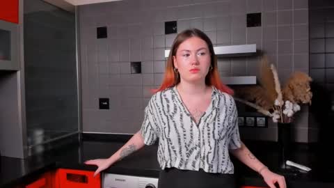 Snapshot of elwynaburnard chatting on 02.09.25 Belle online show from 02.09.25