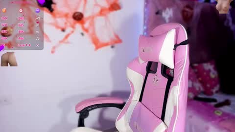 Snapshot of ely_w1 chatting on 10.31.25 ely_w1 online show from 10.31.25