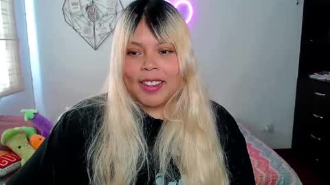 Snapshot of elymoon chatting on 09.08.25 Ely online show from 09.08.25