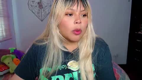 Snapshot of elymoon chatting on 09.17.25 Ely online show from 09.17.25