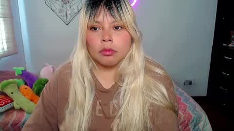 Snapshot of elymoon chatting on 09.23.25 Ely online show from 09.23.25