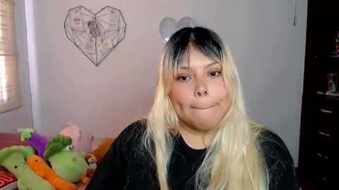 Snapshot of elymoon chatting on 10.01.25 Ely online show from 10.01.25