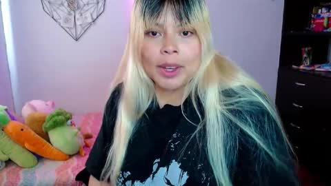 Snapshot of elymoon chatting on 10.08.25 Ely online show from 10.08.25