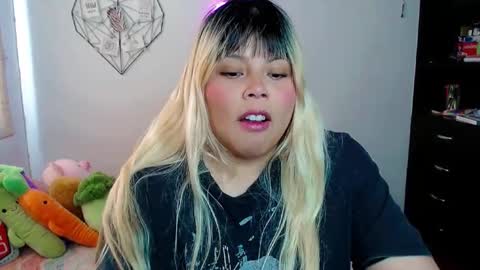 Snapshot of elymoon chatting on 10.14.25 Ely online show from 10.14.25