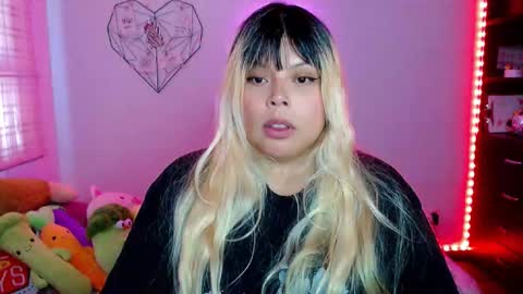 Snapshot of elymoon chatting on 11.04.25 Ely online show from 11.04.25