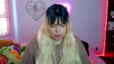 Snapshot of elymoon chatting on 11.06.25 Ely online show from 11.06.25