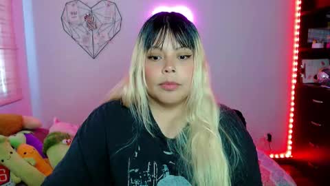 Snapshot of elymoon chatting on 11.07.25 Ely online show from 11.07.25