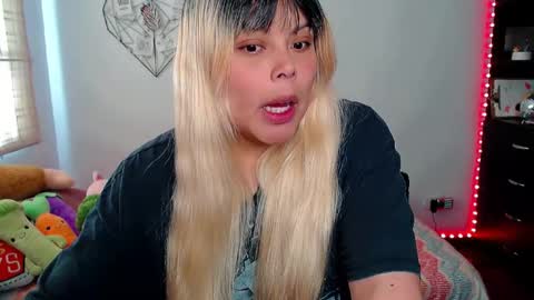 Snapshot of elymoon chatting on 11.11.25 Ely online show from 11.11.25