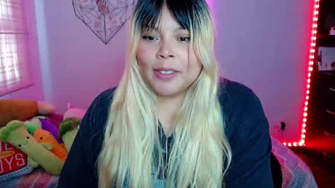 Snapshot of elymoon chatting on 11.12.25 Ely online show from 11.12.25