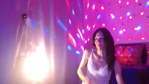 Elisa online show from 10.17.25