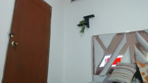 ElyThonsom online show from 12.22.25