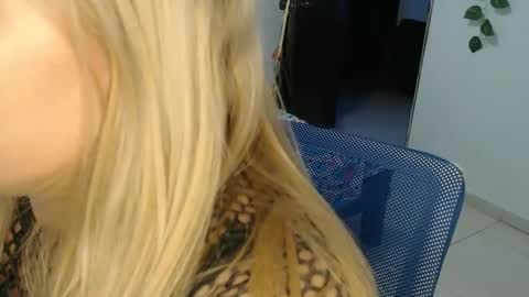 E L Z A  online show from 02.14.25