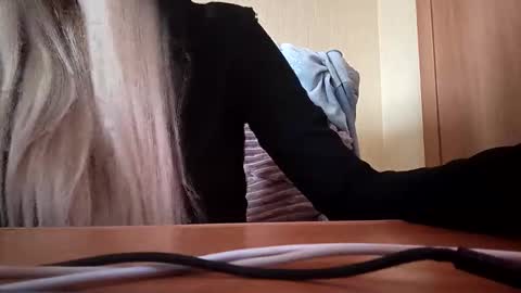 Snapshot of elza_com chatting on 10.24.25 Elza Kom online show from 10.24.25