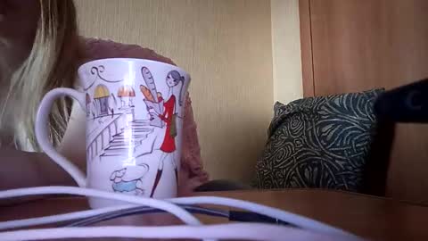 Snapshot of elza_com chatting on 11.04.25 Elza Kom online show from 11.04.25