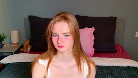 Snapshot of elza_hofffman chatting on 04.29.26 Chloyka online show from 04.29.26