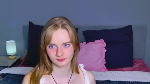 Snapshot of elza_hofffman chatting on 04.30.26 Chloyka online show from 04.30.26