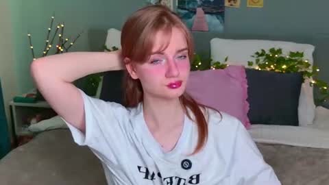 Snapshot of elza_hofffman chatting on 06.15.26 Chloyka online show from 06.15.26